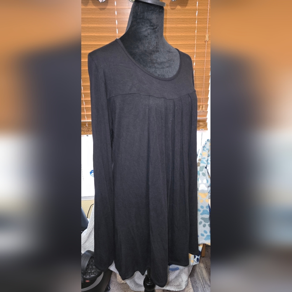 Polianna Plus Black Long Sleeve Tunic new without tags. (K)